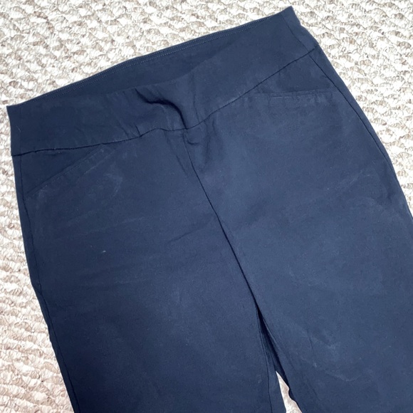 2 for $20 or 5 for $40
CHRISTOPHER & BANKS SHORTS - 8 - Picture 2 of 6